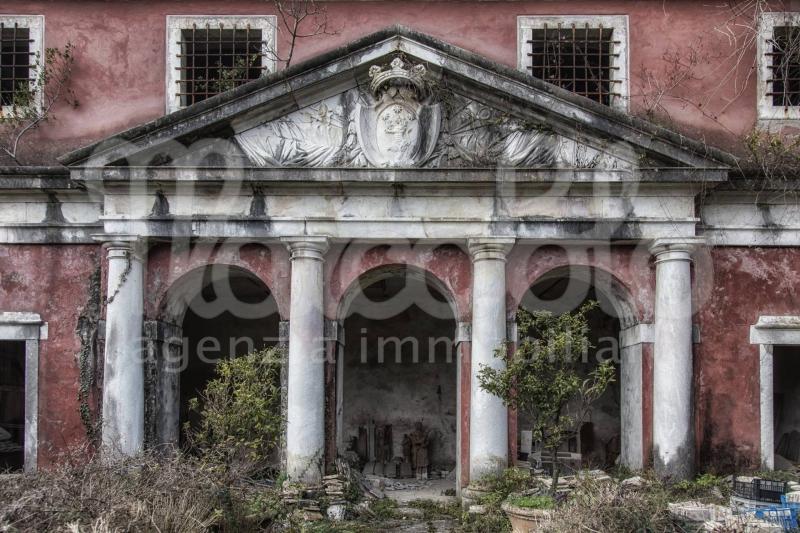 villa in vendita a Carrara
