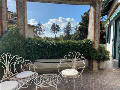 casa indipendente in vendita a Carrara in zona Fossola