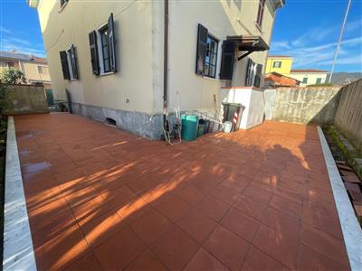 casa indipendente in vendita a Carrara in zona Marina di Carrara