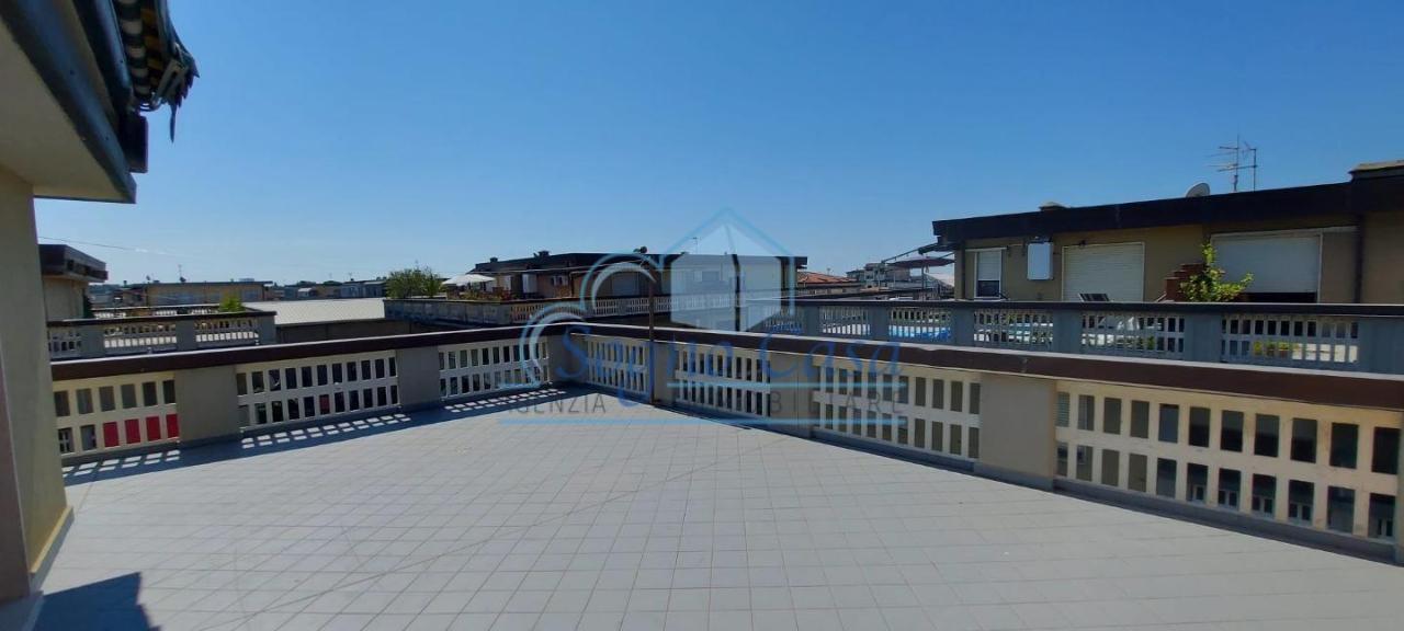 appartamento in vendita a Carrara in zona Marina di Carrara