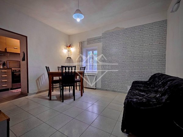 appartamento in vendita a Carrara in zona Avenza