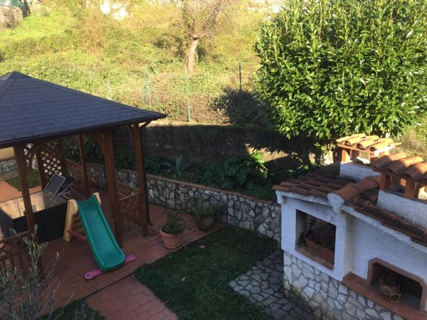 casa indipendente in vendita a Carrara in zona Bergiola