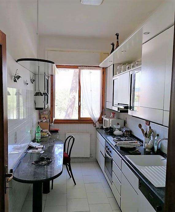 appartamento in vendita a Carrara in zona Avenza