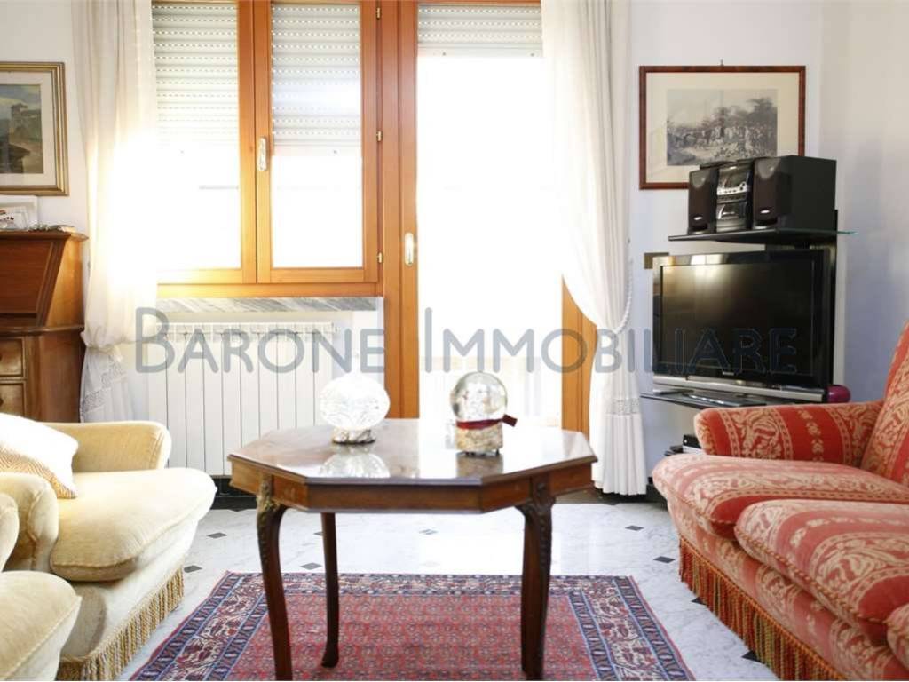 appartamento in vendita a Carrara in zona Marina di Carrara