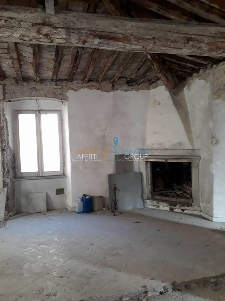 appartamento in vendita a Carrara in zona Centro Città