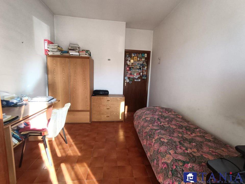 appartamento in vendita a Carrara in zona Marina di Carrara