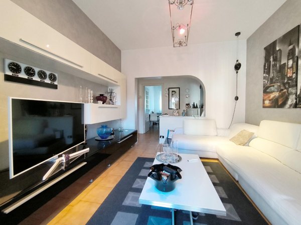 casa indipendente in vendita a Carrara in zona Avenza