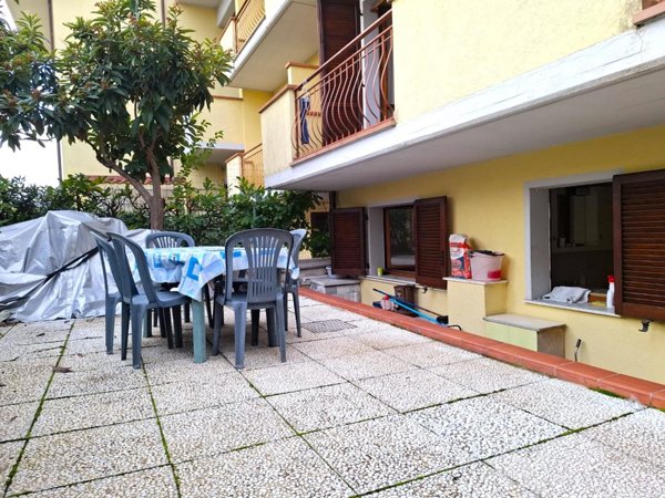 appartamento in vendita a Carrara in zona Marina di Carrara