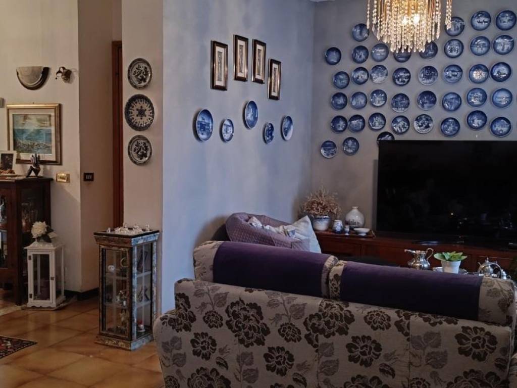 casa indipendente in vendita a Carrara in zona Avenza