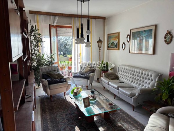 appartamento in vendita a Carrara in zona Avenza