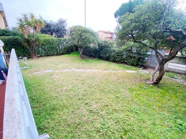 appartamento in vendita a Carrara in zona Marina di Carrara