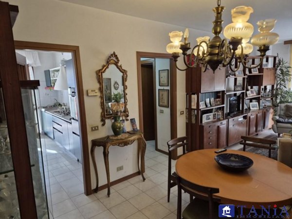 appartamento in vendita a Carrara in zona Avenza