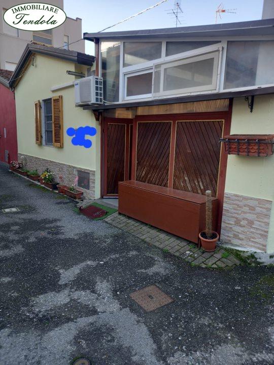 casa indipendente in vendita a Carrara in zona Marina di Carrara