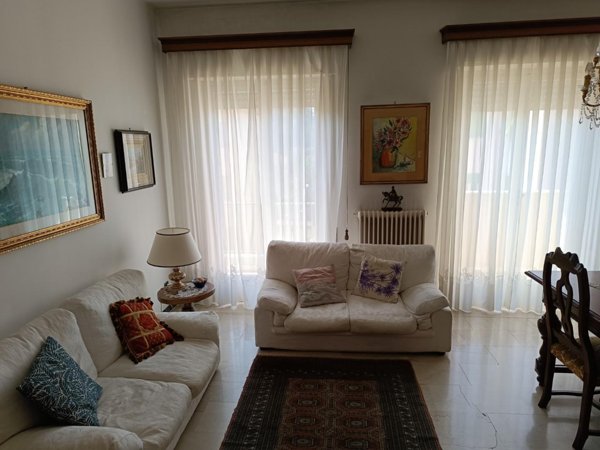 appartamento in vendita a Carrara in zona Centro Città