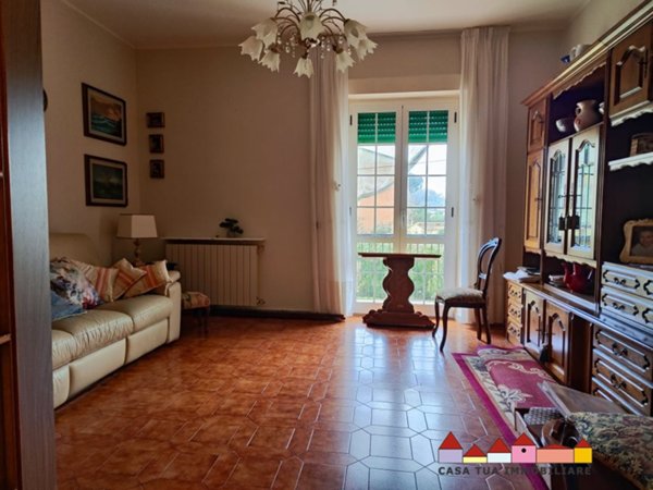 appartamento in vendita a Carrara in zona Bonascola