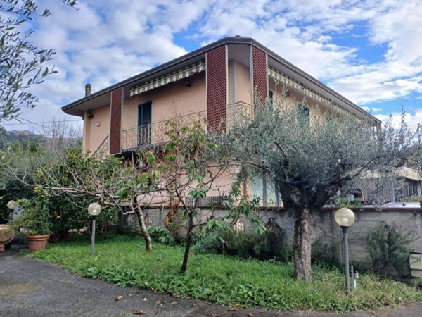 appartamento in vendita a Carrara
