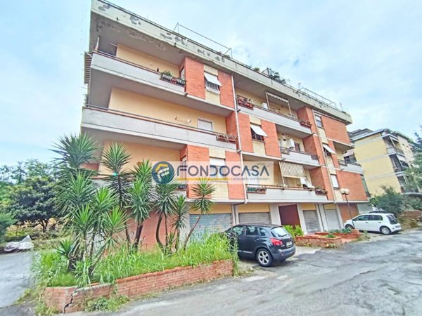 appartamento in vendita a Carrara in zona Sant'Antonio