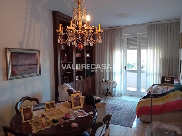 appartamento in vendita a Carrara in zona Avenza