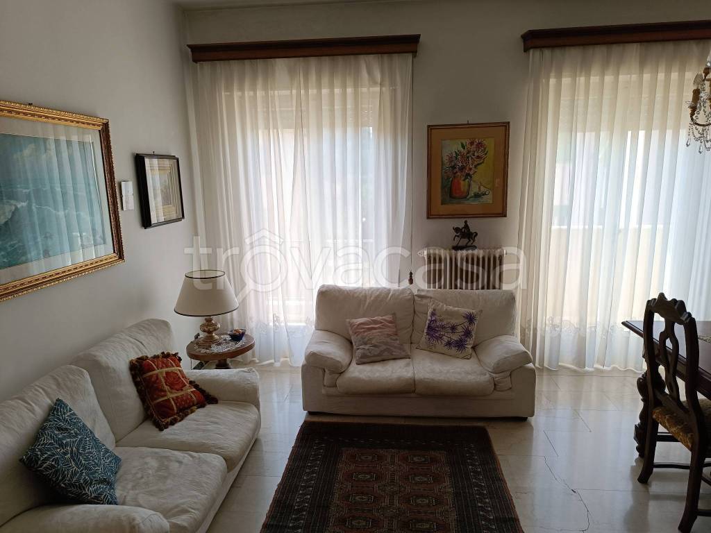 appartamento in vendita a Carrara in zona Centro Città