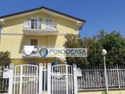 appartamento in vendita a Carrara in zona Marina di Carrara