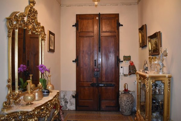 casa indipendente in vendita a Carrara in zona Centro Città