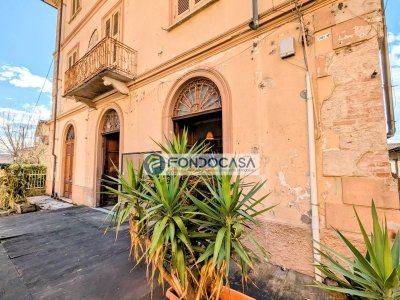 appartamento in vendita a Carrara