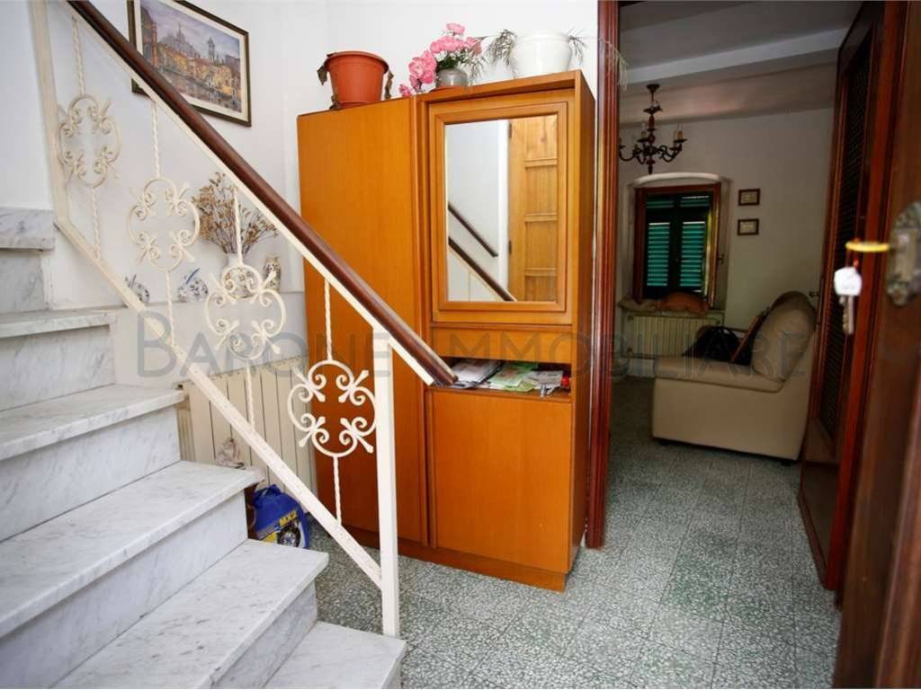 casa indipendente in vendita a Carrara in zona Gragnana
