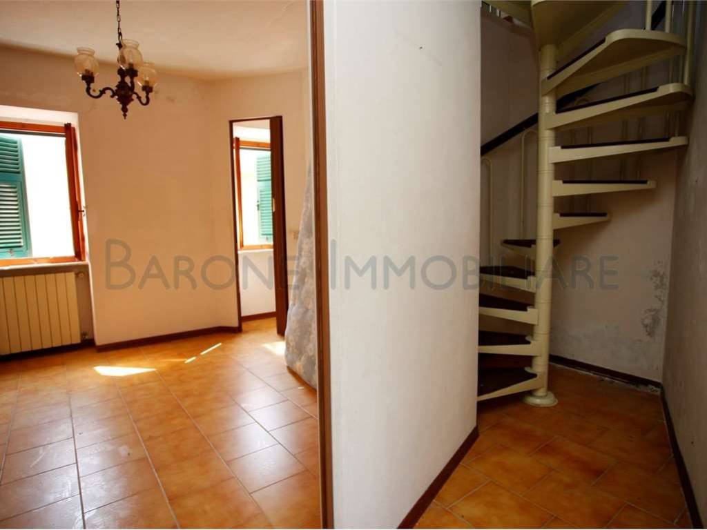 casa indipendente in vendita a Carrara in zona Gragnana