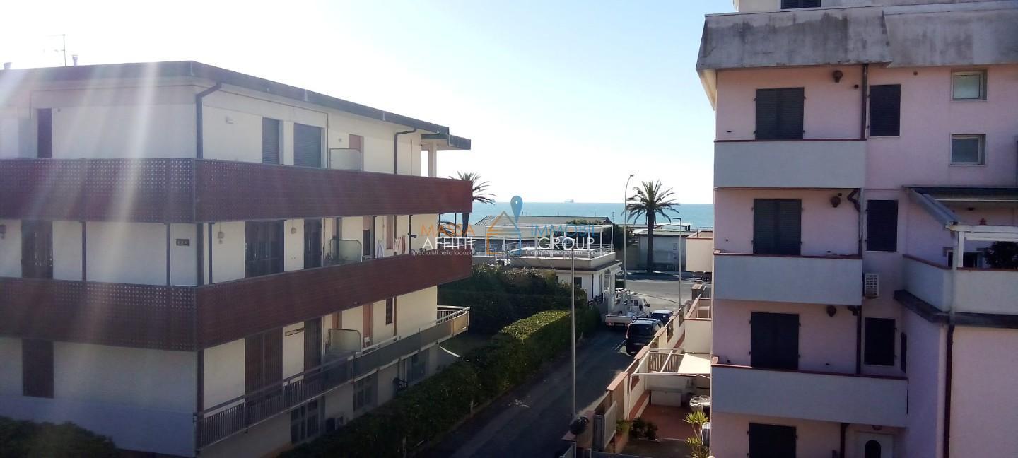 appartamento in vendita a Carrara in zona Marina di Carrara