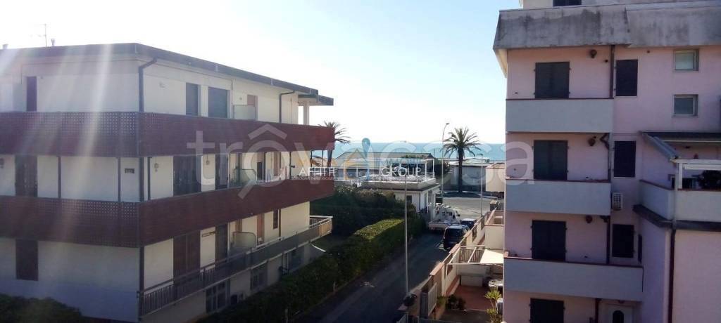 appartamento in vendita a Carrara in zona Marina di Carrara