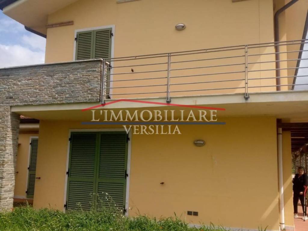casa indipendente in vendita a Carrara in zona Avenza