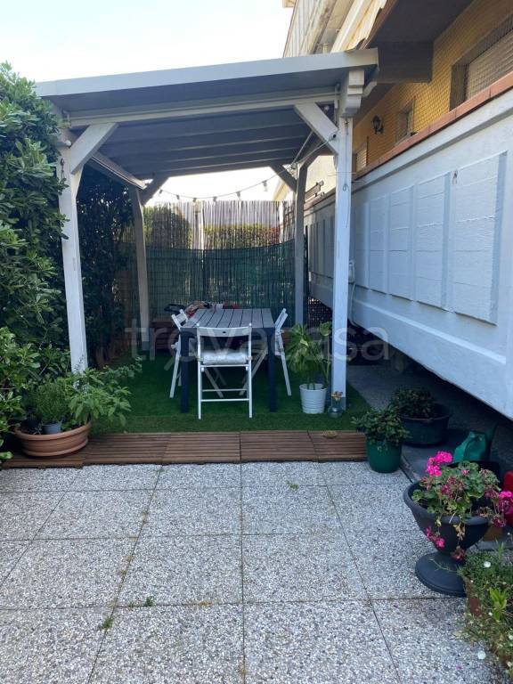 appartamento in vendita a Carrara in zona Marina di Carrara