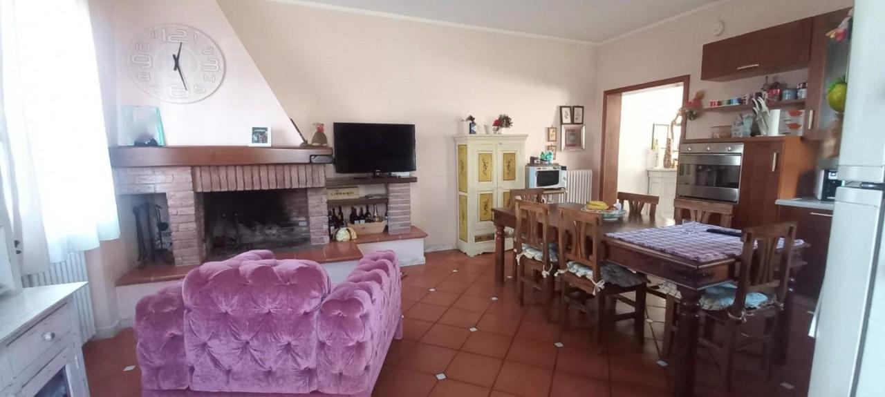 casa indipendente in vendita a Carrara in zona Marina di Carrara