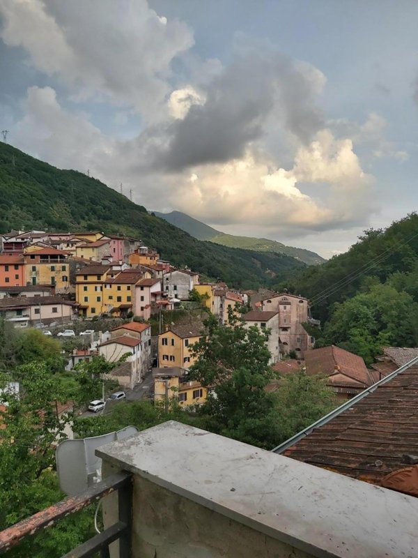casa indipendente in vendita a Carrara in zona Gragnana
