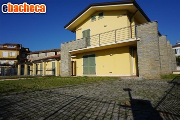 casa indipendente in vendita a Carrara in zona Avenza