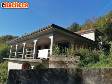 casa indipendente in vendita a Carrara in zona Fontia