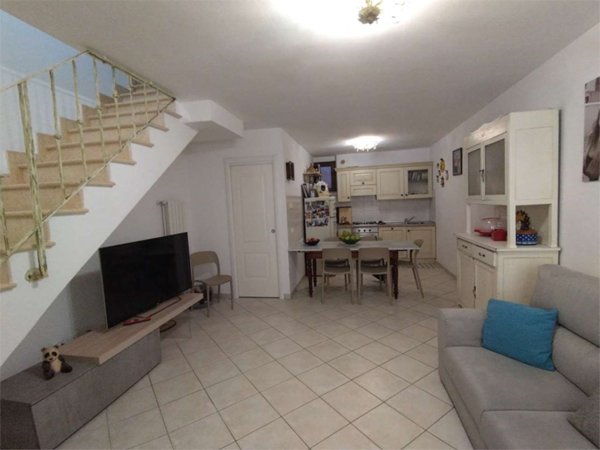 appartamento in vendita a Carrara in zona Bonascola