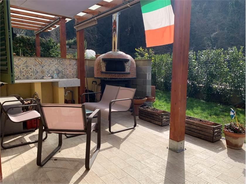 casa indipendente in vendita a Carrara in zona Bonascola