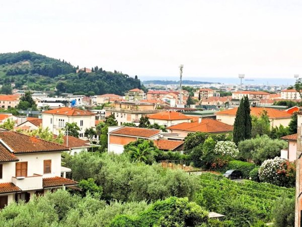 appartamento in vendita a Carrara in zona Fossola