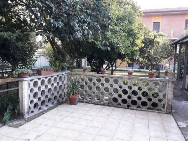 casa indipendente in vendita a Carrara in zona Avenza