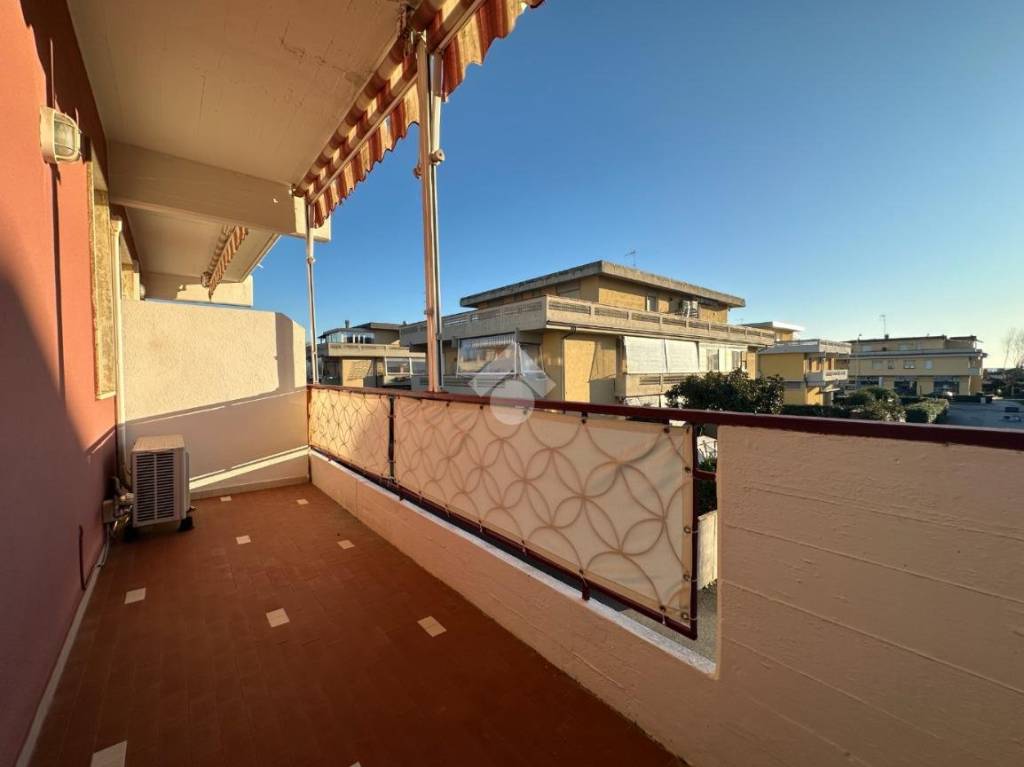 appartamento in vendita a Carrara in zona Marina di Carrara
