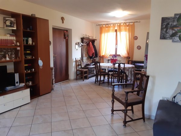appartamento in vendita a Carrara in zona Avenza