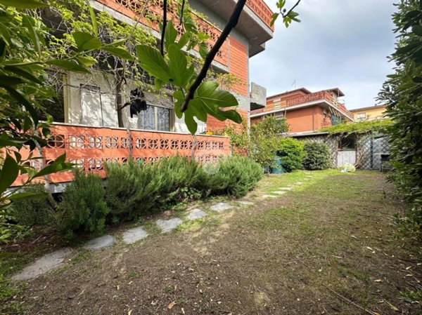 appartamento in vendita a Carrara in zona Marina di Carrara