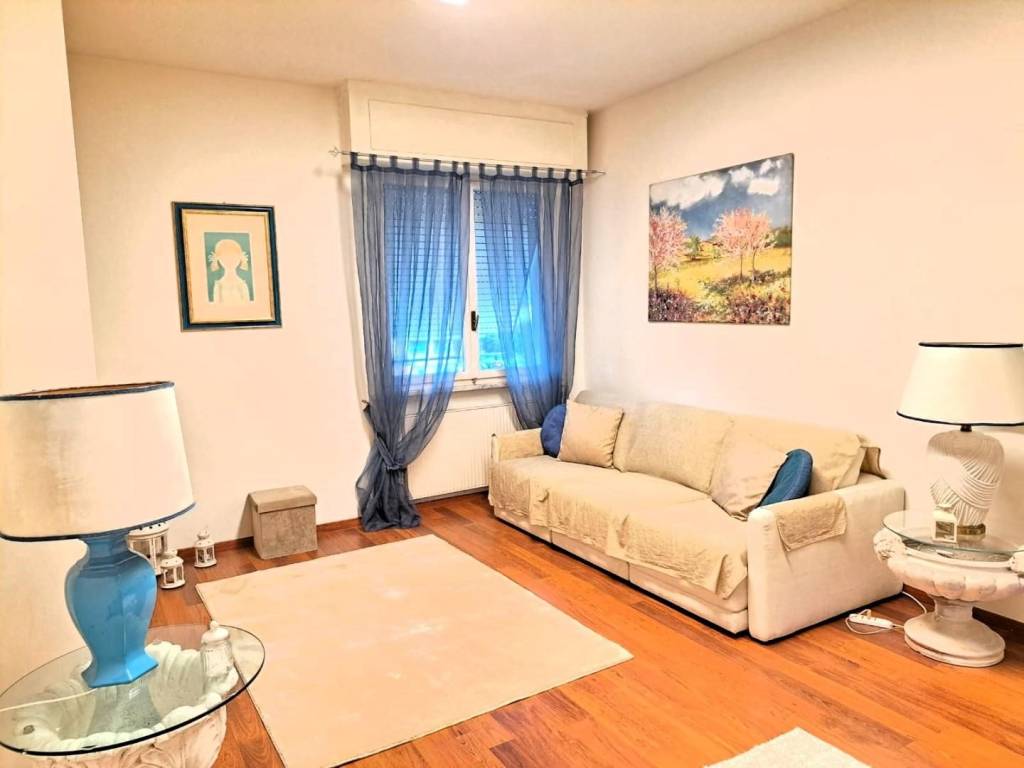 appartamento in vendita a Carrara in zona Centro Città