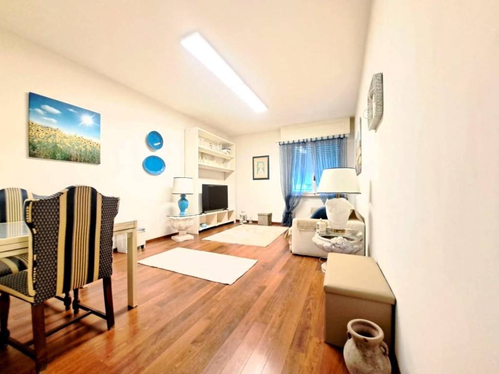 appartamento in vendita a Carrara in zona Centro Città