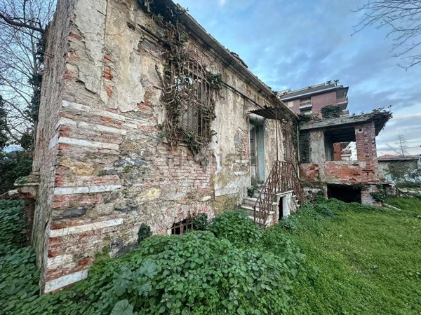 casa indipendente in vendita a Carrara in zona Marina di Carrara