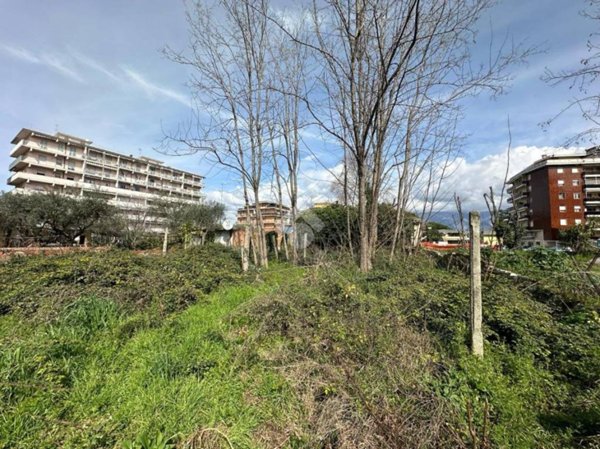 casa indipendente in vendita a Carrara in zona Marina di Carrara