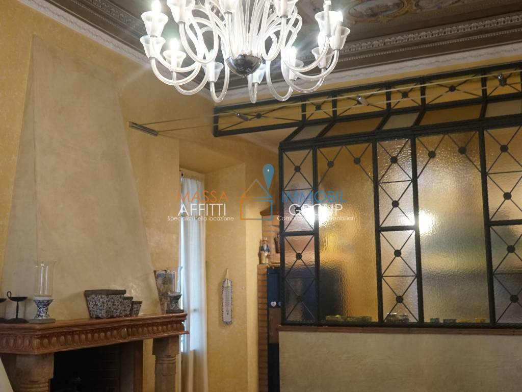 casa indipendente in vendita a Carrara in zona Centro Città