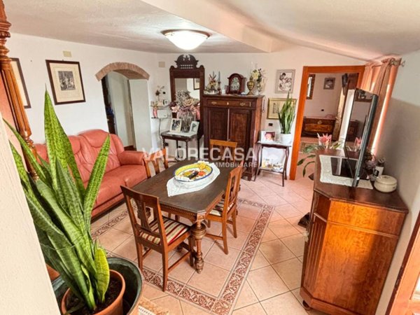casa indipendente in vendita a Carrara in zona Fontia