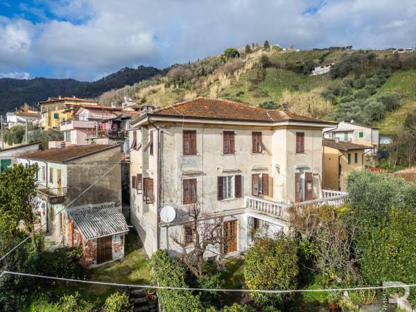 casa indipendente in vendita a Carrara in zona Fossola